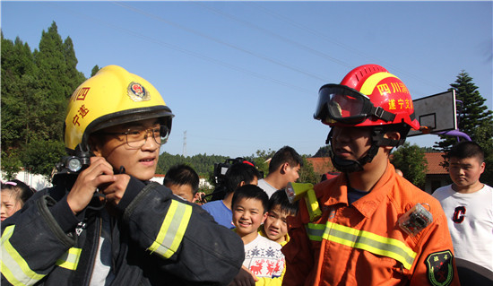 “點亮微心願 情暖青少年” 遂寧300余名師生齊上消防安全課