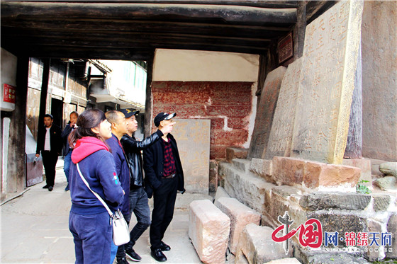 绵阳市游仙区小枧置信小学赴江油“红军桥”开展红色教育