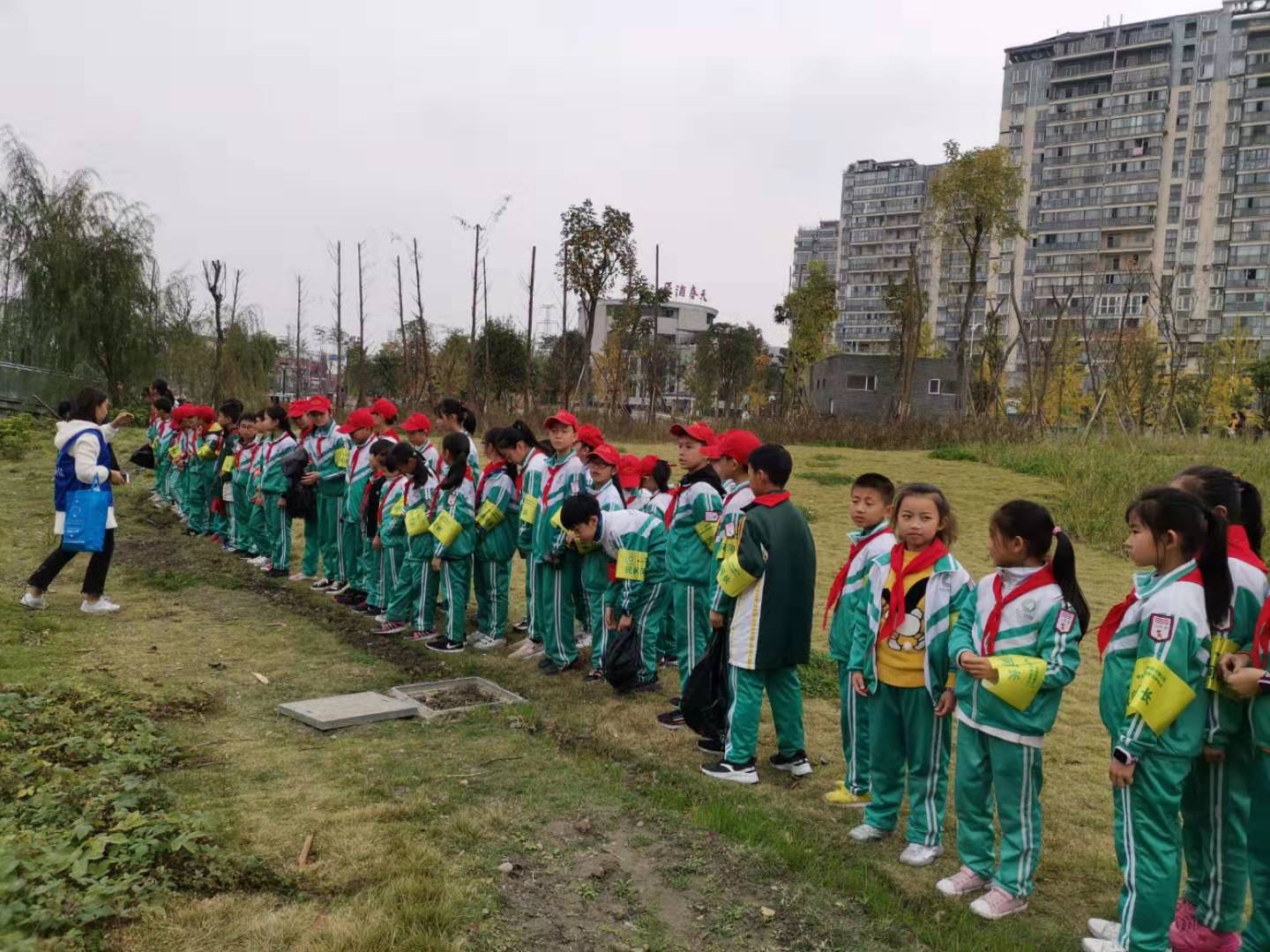 犀浦街道“小小民间河长助力治水行动”仪式在犀浦外国语学校启动