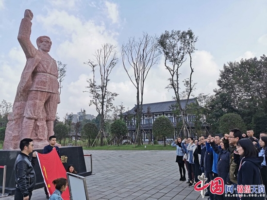 大英生態(tài)環(huán)境局開展“尋初心之行·踐使命之路”主題黨日活動