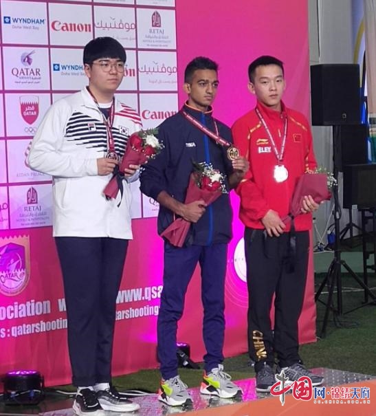 大英县运动员杨术强在第十四届亚洲射击锦标赛青少年组男子10米气手枪比赛获个人铜牌和团体铜牌