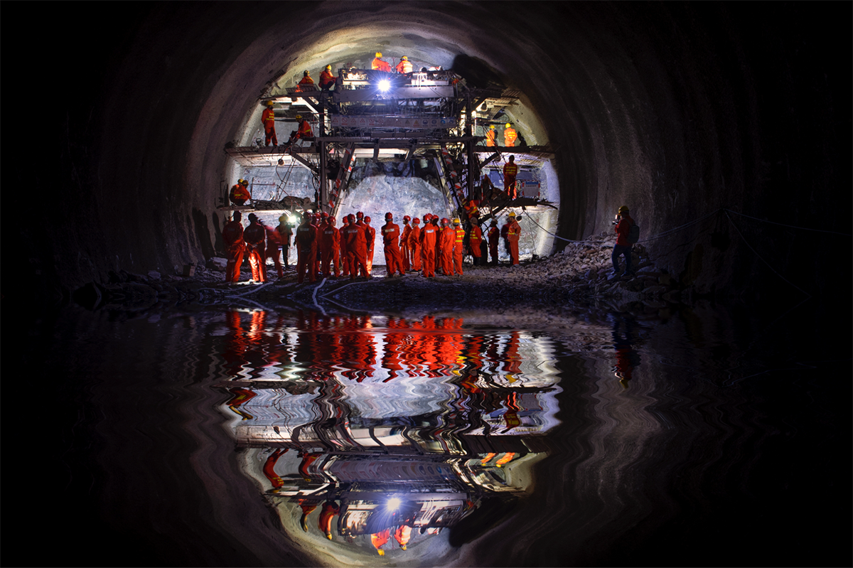 创多个“全国之最” 攀大高速宝鼎二号隧道顺利贯通